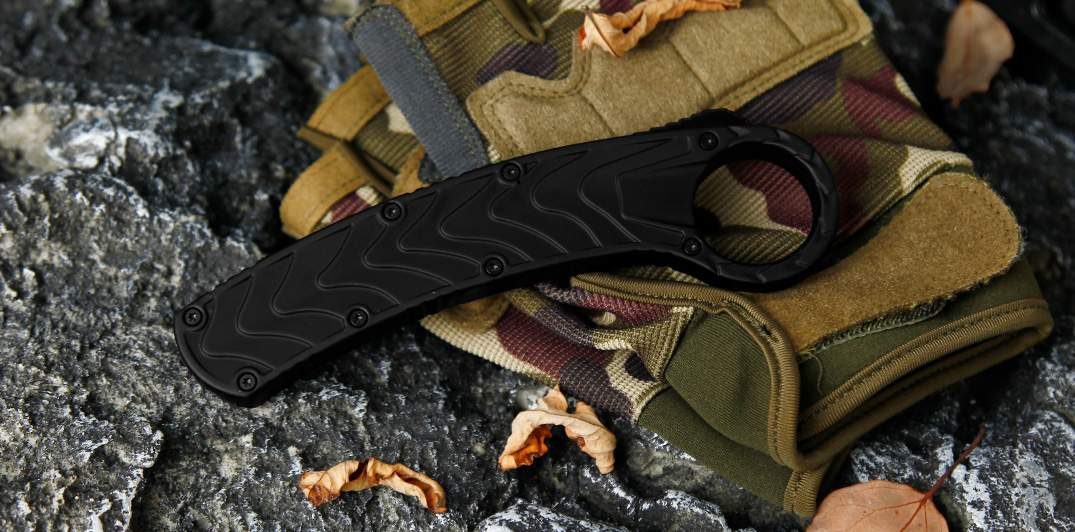 Hawkbill Switchblade
