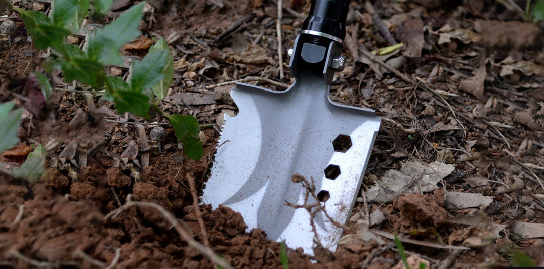 premium wilderness foraging shovel