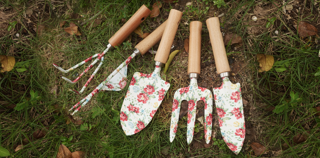 backyard potting tools